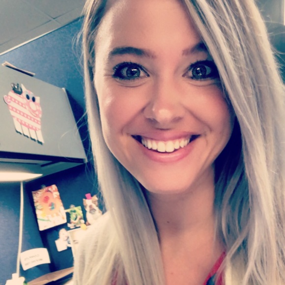 Meet your Posher, Stephanie - Picture 5 of 12